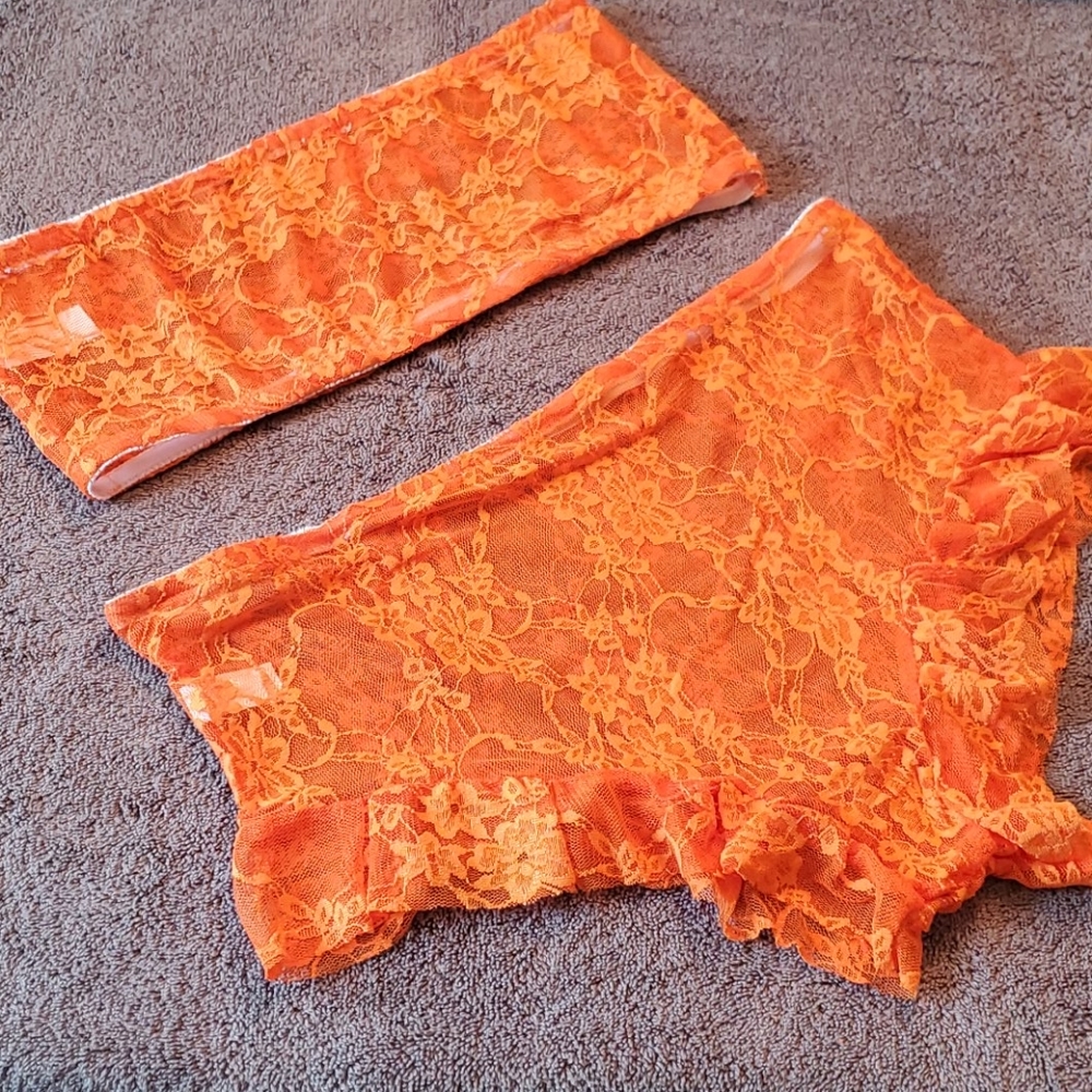 Two peice orange lingerie set in XL